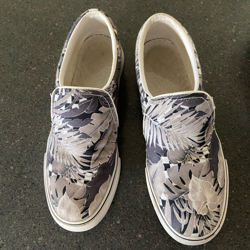 Nike slip on